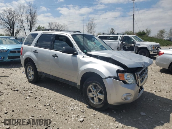 2010 Ford Escape XLT z VIN 1FMCU9D77AKC30116, wystawiony jako Copart lot #55429945 z przebiegiem 154 608 mil mil oraz Czysty tytuł • Clean title. Historia ofert i sprzedaży dostępna na DreamBid. Obrazek 4.