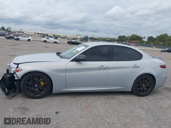 2021 Alfa Romeo Giulia z VIN ZARFAMAN8M7647659, wystawiony jako IAAI lot #41721671 z przebiegiem 49 213 mil mil oraz . Historia ofert i sprzedaży dostępna na DreamBid. Obrazek 14.