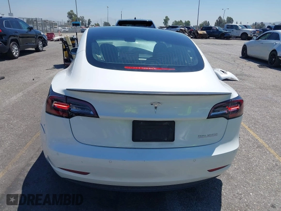 2020 Tesla Model 3 Performance z VIN 5YJ3E1EC6LF805448, wystawiony jako IAAI lot #42207433 z przebiegiem 114 412 mil mil oraz . Historia ofert i sprzedaży dostępna na DreamBid. Obrazek 17.