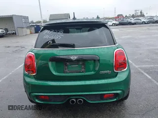 2020 MINI Hardtop Cooper S z VIN WMWXR5C08L2L85651, wystawiony jako IAAI lot #41521346 z przebiegiem 40 863 mil mil oraz . Historia ofert i sprzedaży dostępna na DreamBid. Obrazek 17.