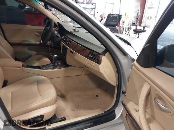2006 BMW 3 Series 325i with VIN WBAVB17566NK33798, listed as a IAAI auction lot 42425997 with 210,994 mi miles and . Bid and sale history available at DreamBid. Image 5.