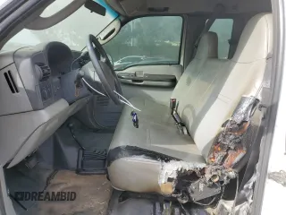 2005 Ford F-250 XL z VIN 1FTSX21525EA93155, wystawiony jako Copart lot #76545963 z przebiegiem 113 656 mil mil oraz Szkoda całkowita • Salvage title. Historia ofert i sprzedaży dostępna na DreamBid. Obrazek 7.