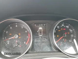 2018 Volkswagen Passat SE z VIN 1VWBA7A32JC012803, wystawiony jako Copart lot #57156055 z przebiegiem 95 710 mil mil oraz Szkoda całkowita • Salvage title. Historia ofert i sprzedaży dostępna na DreamBid. Obrazek 9.