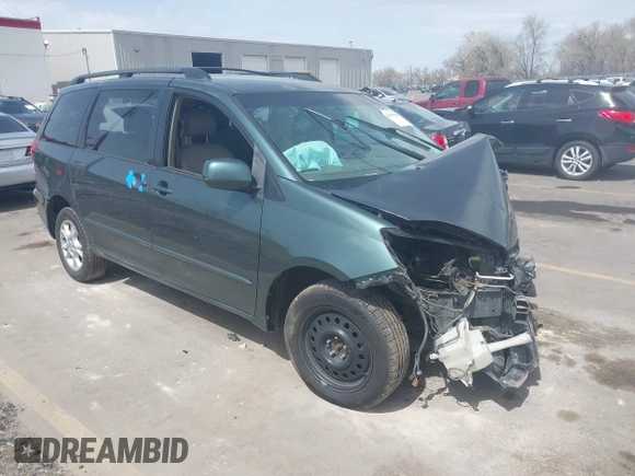 2005 Toyota Sienna XLE with VIN 5TDBA22C65S040922, listed as a IAAI auction lot 41988449 with 292,167 mi miles. Bid and sale history available at carsss.com. Image 1.