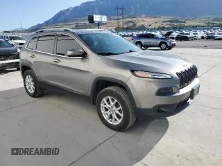 2017 Jeep Cherokee Latitude with VIN 1C4PJMCS7HW615637, listed as a Copart auction lot 59110765 with 179,248 mi miles and Salvage title. Bid and sale history available at DreamBid. Image 4.