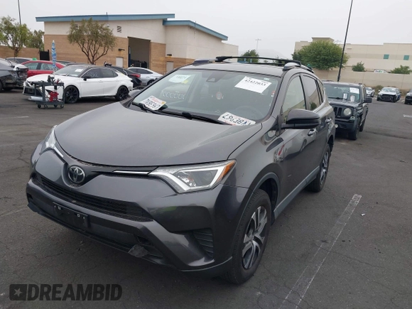 2017 Toyota RAV4 LE z VIN JTMZFREVXHJ107299, wystawiony jako IAAI lot #42422033 z przebiegiem 56 687 mil mil oraz . Historia ofert i sprzedaży dostępna na DreamBid. Obrazek 2.
