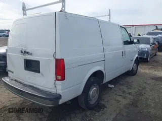 1998 GMC Safari Cargo with VIN 1GTDM19W5WB533168, listed as a IAAI auction lot 41402938 with 239,070 mi miles. Bid and sale history available at carsss.com. Image 4.