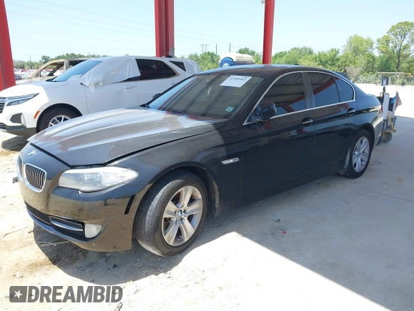 2012 BMW 5 Series 528i z VIN WBAXG5C56CDW24247, wystawiony jako IAAI lot #42285403 z przebiegiem 149 819 mil mil oraz . Historia ofert i sprzedaży dostępna na DreamBid. Obrazek 2.