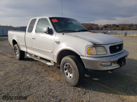 1998 Ford F-250 Standard with VIN 1FTPX28L4WKA41149, listed as a Copart auction lot 84369654 with NaN miles and Salvage Title. Bid and sale history available at carsss.com. Image 4.