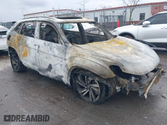 2021 Volkswagen Atlas SEL Premium with VIN 1V2TE2CA8MC210489, listed as a IAAI auction lot 41729126 with Not provided miles and . Bid and sale history available at DreamBid. Image 1.