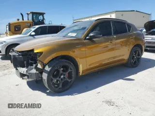 2022 Alfa Romeo Stelvio Veloce z VIN ZASPAKBN8N7D33830, wystawiony jako Copart lot #48968515 z przebiegiem 45 438 mil mil oraz Szkoda całkowita • Salvage title. Historia ofert i sprzedaży dostępna na DreamBid. Obrazek 1.