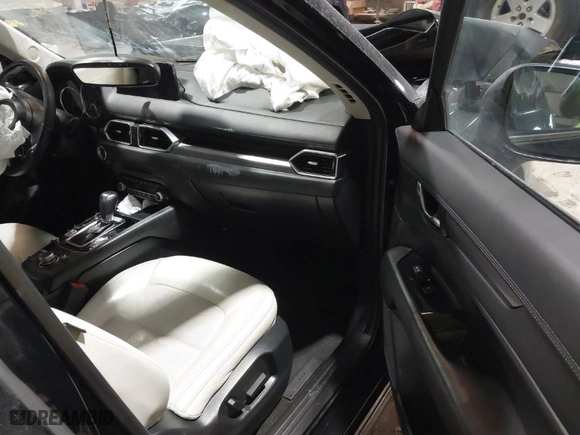 2022 Mazda CX-5 2.5 S Carbon Edition with VIN JM3KFBCM0N0585744, listed as a IAAI auction lot 41548494 with NaN miles. Bid and sale history available at carsss.com. Image 5.