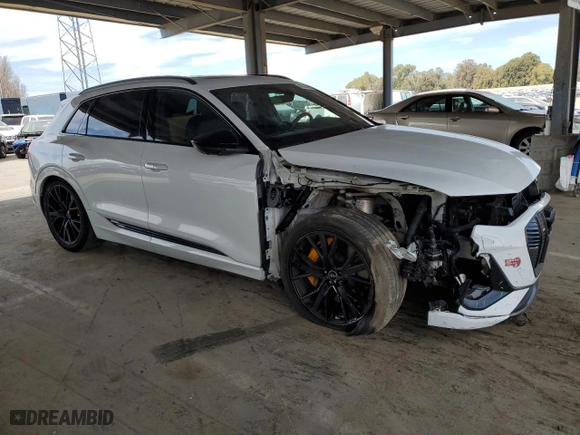 2022 Audi e-tron Chronos with VIN WA1VABGE8NB024505, listed as a Copart auction lot 47444995 with 45,476 mi miles and Salvage Title. Bid and sale history available at carsss.com. Image 4.