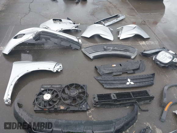 2022 Mitsubishi Outlander SE z VIN JA4J3UA87NZ059213, wystawiony jako IAAI lot #41723525 z przebiegiem 41 610 mil mil oraz . Historia ofert i sprzedaży dostępna na DreamBid. Obrazek 18.