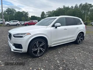 2016 Volvo XC90 T6 R-Design z VIN YV4A22PM9G1051453, wystawiony jako IAAI lot #42409837 z przebiegiem 147 400 mil mil oraz . Historia ofert i sprzedaży dostępna na DreamBid. Obrazek 2.