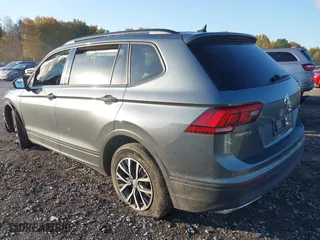 2021 Volkswagen Tiguan S with VIN 3VV0B7AX5MM000806, listed as a IAAI auction lot 40648538 with 38,224 mi miles. Bid and sale history available at carsss.com. Image 3.