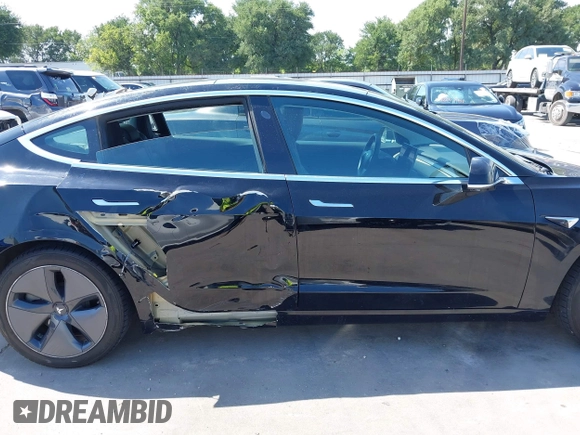2020 Tesla Model 3 Standard Range Plus z VIN 5YJ3E1EA3LF611152, wystawiony jako IAAI lot #42256503 z przebiegiem 78 633 mil mil oraz . Historia ofert i sprzedaży dostępna na DreamBid. Obrazek 13.