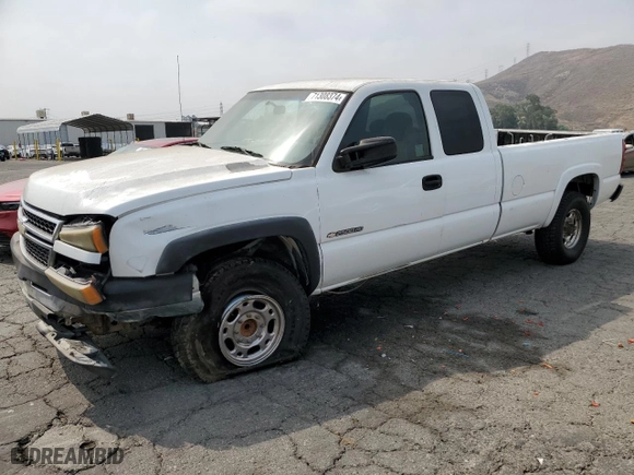 2007 Chevrolet Silverado 2500HD Classic LS with VIN 1GCHC29UX7E154921, listed as a Copart auction lot 71308374 with 332,853 mi miles and Salvage Title. Bid and sale history available at carsss.com. Image 1.