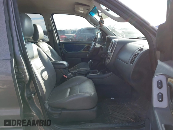 2005 Ford Escape Hybrid with VIN 1FMCU96H45KD29925, listed as a IAAI auction lot 41346475 with 209,922 mi miles. Bid and sale history available at carsss.com. Image 5.
