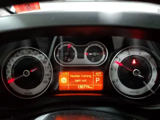 2015 FIAT 500L Urbana Trekking z VIN ZFBCFADH8FZ035295, wystawiony jako Copart lot #59072875 z przebiegiem 135 774 mil mil oraz Szkoda całkowita • Salvage title. Historia ofert i sprzedaży dostępna na DreamBid. Obrazek 9.