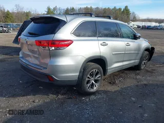 2018 Toyota Highlander LE with VIN 5TDBZRFH7JS839416, listed as a IAAI auction lot 41903167 with 97,420 mi miles and . Bid and sale history available at DreamBid. Image 4.
