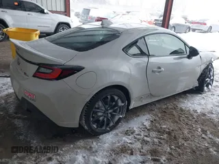 2024 Toyota GR86 Premium with VIN JF1ZNBE11R9755209, listed as a IAAI auction lot 41567700 with 5,581 mi miles. Bid and sale history available at carsss.com. Image 4.