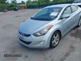 2013 Hyundai Elantra Limited z VIN 5NPDH4AE1DH284131, wystawiony jako IAAI lot #42454008 z przebiegiem 135 076 mil mil oraz . Historia ofert i sprzedaży dostępna na DreamBid. Obrazek 6.