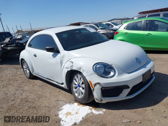 2018 Volkswagen Beetle S z VIN 3VWFD7AT4JM715004, wystawiony jako IAAI lot #41986453 z przebiegiem 76 130 mil mil oraz . Historia ofert i sprzedaży dostępna na DreamBid. Obrazek 13.