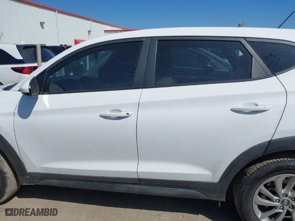2018 Hyundai Tucson SE with VIN KM8J23A40JU669361, listed as a IAAI auction lot 41633583 with 97,884 mi miles. Bid and sale history available at carsss.com. Image 15.