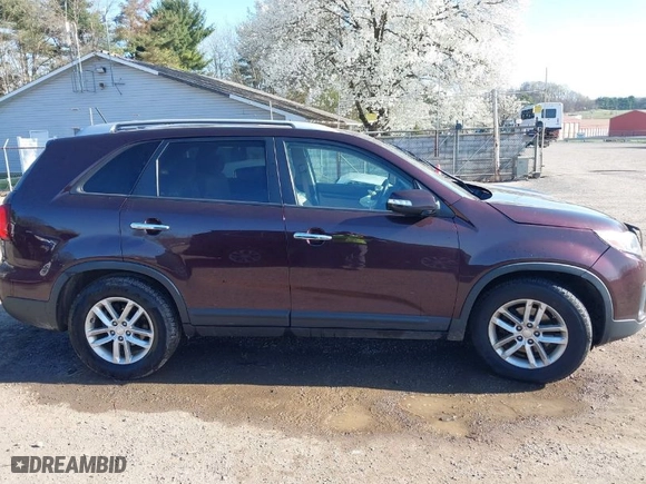 2014 Kia Sorento LX with VIN 5XYKT4A67EG463314, listed as a IAAI auction lot 41994387 with 164,461 mi miles. Bid and sale history available at carsss.com. Image 13.