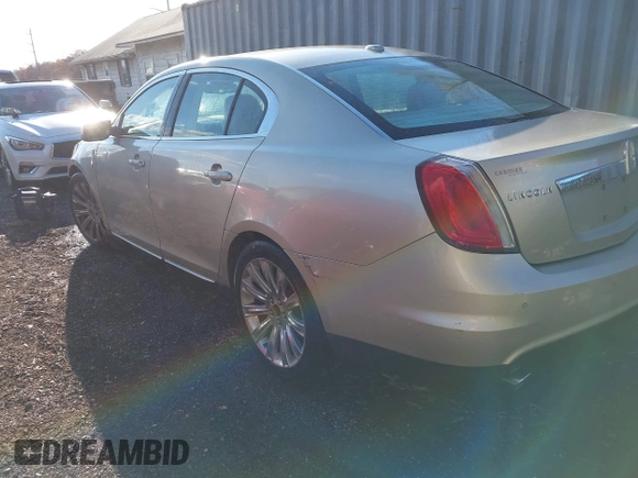 2010 Lincoln MKS z VIN 1LNHL9DR6AG610125, wystawiony jako IAAI lot #40764624 z przebiegiem 202 759 mil mil oraz . Historia ofert i sprzedaży dostępna na DreamBid. Obrazek 3.