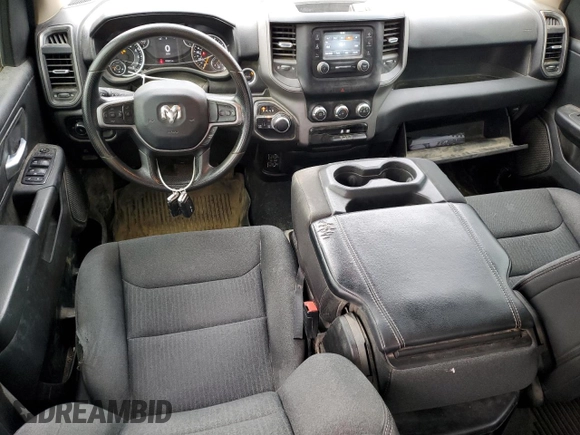 2019 Ram 1500 Tradesman z VIN 1C6SRFCT4KN662300, wystawiony jako Copart lot #52959345 z przebiegiem 133 477 mil mil oraz Szkoda całkowita • Salvage title. Historia ofert i sprzedaży dostępna na DreamBid. Obrazek 8.