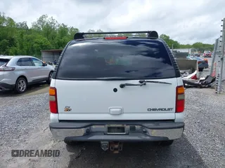 2003 Chevrolet Tahoe Z71 z VIN 1GNEK13Z23R230226, wystawiony jako IAAI lot #42252874 z przebiegiem 251 268 mil mil oraz . Historia ofert i sprzedaży dostępna na DreamBid. Obrazek 16.