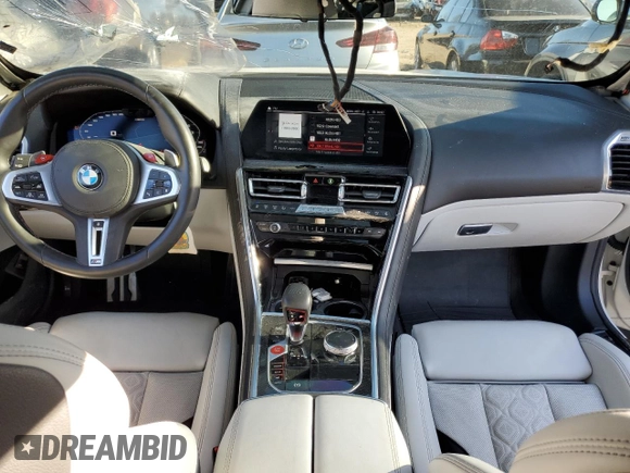 2020 BMW M8 z VIN WBSAE0C08LCD34180, wystawiony jako Copart lot #59950634 z przebiegiem 24 898 mil mil oraz Szkoda całkowita • Salvage title. Historia ofert i sprzedaży dostępna na DreamBid. Obrazek 8.