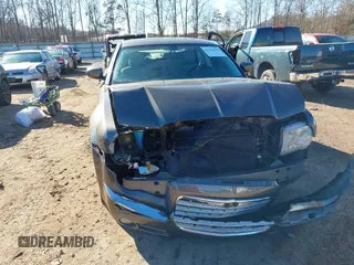 2008 Chrysler 300 z VIN 2C3LA33G58H115466, wystawiony jako IAAI lot #41353662 z przebiegiem 111 489 mil mil oraz . Historia ofert i sprzedaży dostępna na DreamBid. Obrazek 6.