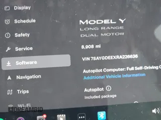 2024 Tesla Model Y Long Range z VIN 7SAYGDEEXRA226636, wystawiony jako IAAI lot #41622144 z przebiegiem 8 908 mil mil oraz . Historia ofert i sprzedaży dostępna na DreamBid. Obrazek 15.