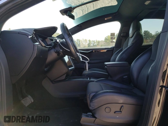 2017 Tesla Model X 90D z VIN 5YJXCBE23HF057270, wystawiony jako Copart lot #51056605 z przebiegiem 45 541 mil mil oraz Szkody całkowita. Historia ofert i sprzedaży dostępna na DreamBid. Obrazek 7.