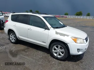 2010 Toyota RAV4 Limited z VIN 2T3YF4DV2AW051219, wystawiony jako IAAI lot #42688878 z przebiegiem 166 956 mil mil oraz . Historia ofert i sprzedaży dostępna na DreamBid. Obrazek 1.