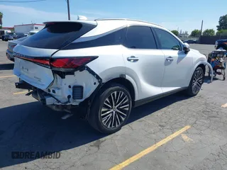 2024 Lexus RX 350h z VIN 2T2BBMCA8RC035933, wystawiony jako IAAI lot #42249750 z przebiegiem 33 181 mil mil oraz . Historia ofert i sprzedaży dostępna na DreamBid. Obrazek 4.