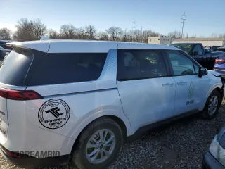 2024 Kia Carnival LX with VIN KNDNB4H32R6432704, listed as a Copart auction lot 84153374 with 9,137 mi miles and Salvage Title. Bid and sale history available at carsss.com. Image 3.