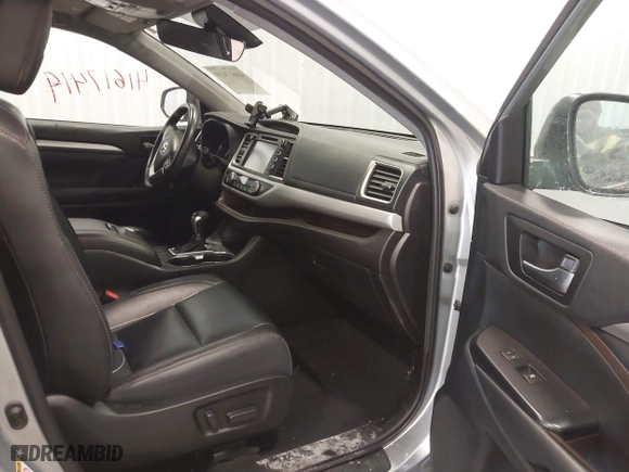 2019 Toyota Highlander SE with VIN 5TDJZRFHXKS578537, listed as a IAAI auction lot 41617419 with 127,877 mi miles. Bid and sale history available at carsss.com. Image 5.