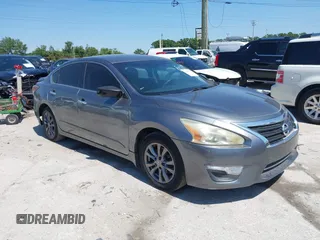 2015 Nissan Altima 2.5 SV with VIN 1N4AL3APXFC468016, listed as a IAAI auction lot 41791762 with 173,525 mi miles. Bid and sale history available at carsss.com. Image 1.