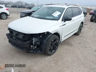 2024 Volkswagen Tiguan SE R-Line Black z VIN 3VVCB7AX7RM112446, wystawiony jako IAAI lot #41229232 z przebiegiem 6 685 mil mil oraz . Historia ofert i sprzedaży dostępna na DreamBid. Obrazek 22.