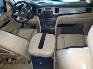 2007 Cadillac Escalade z VIN 1GYEC63847R304577, wystawiony jako Copart lot #45904605 z przebiegiem 153 319 mil mil oraz Szkoda całkowita • Salvage title. Historia ofert i sprzedaży dostępna na DreamBid. Obrazek 8.