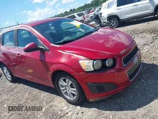 2012 Chevrolet Sonic LT z VIN 1G1JC6SH6C4168488, wystawiony jako IAAI lot #42308645 z przebiegiem 136 720 mil mil oraz . Historia ofert i sprzedaży dostępna na DreamBid. Obrazek 1.