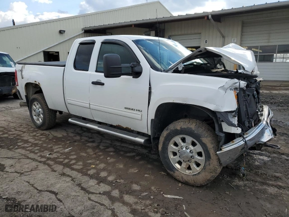 2013 GMC Sierra 2500HD SLE with VIN 1GT220C86DZ256570, listed as a Copart auction lot 45479185 with 233,422 mi miles and Salvage Title. Bid and sale history available at carsss.com. Image 4.