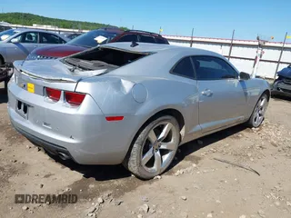 2010 Chevrolet Camaro 2LT z VIN 2G1FG1EV4A9143369, wystawiony jako IAAI lot #42238723 z przebiegiem 227 050 mil mil oraz . Historia ofert i sprzedaży dostępna na DreamBid. Obrazek 4.