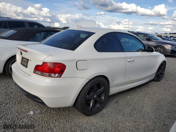 2009 BMW 1 Series 135i with VIN WBAUC73509VK94795, listed as a Copart auction lot 74760544 with 0 mi miles and Salvage Title. Bid and sale history available at carsss.com. Image 3.