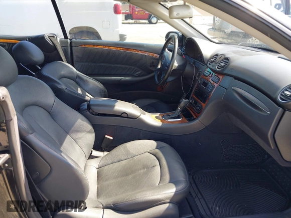 2004 Mercedes-Benz CLK 500 z VIN WDBTK75G14T013879, wystawiony jako IAAI lot #41964787 z przebiegiem 114 444 mil mil oraz . Historia ofert i sprzedaży dostępna na DreamBid. Obrazek 5.