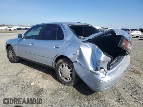 1994 Toyota Camry XLE with VIN JT2GK13EXR0004262, listed as a Copart auction lot 46285135 with 191,548 mi miles and Salvage Title. Bid and sale history available at carsss.com. Image 2.